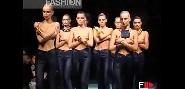  The best topless fashion show, the most exclusive moments of the international runway!